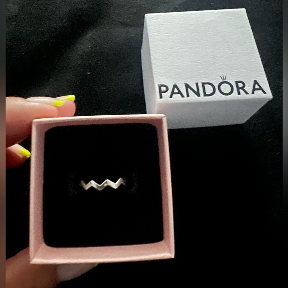 Pandora size 6 ring 💍. Still new NEVER worn.